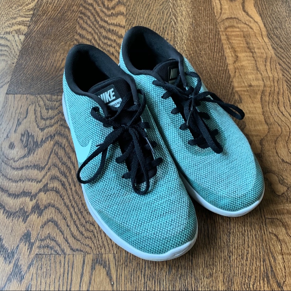 Nike Tennis Shoes